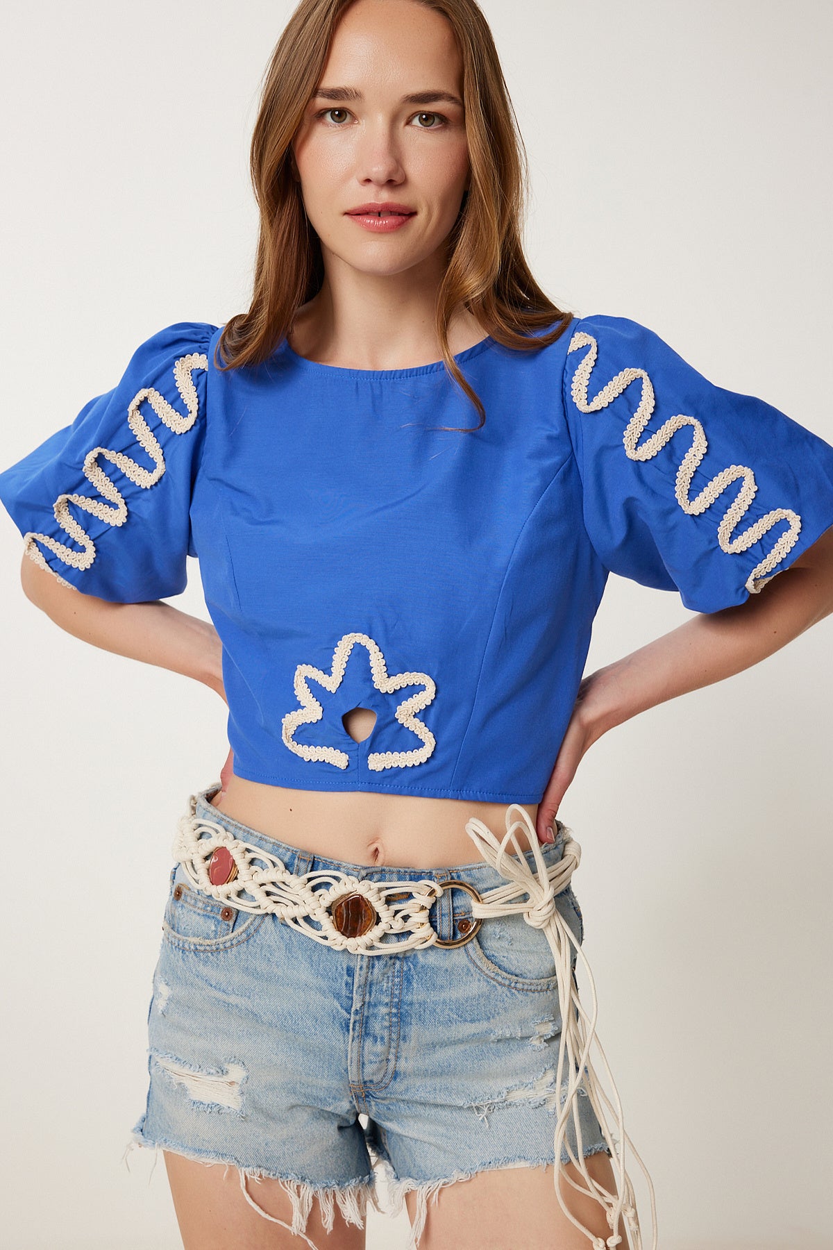 Mavi Balon Kollu İşlemeli Crop Poplin Bluz TP00082