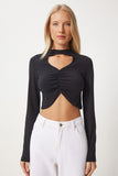Siyah Cut Out Detaylı Büzgülü Crop Örme Bluz  FN03369