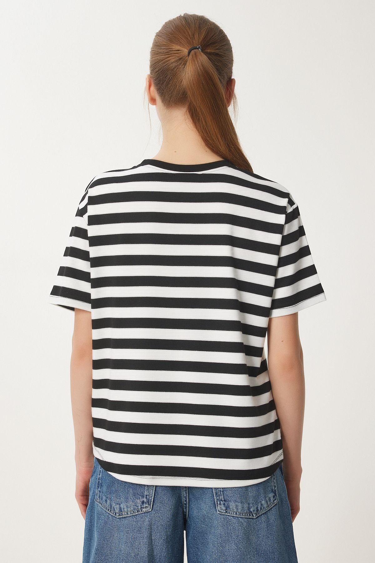 Siyah Beyaz Kalp Nakışlı Çizgili Örme T-Shirt AN00228