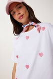 Beyaz Kalp Nakışlı Pamuklu Örme T-Shirt AN00244