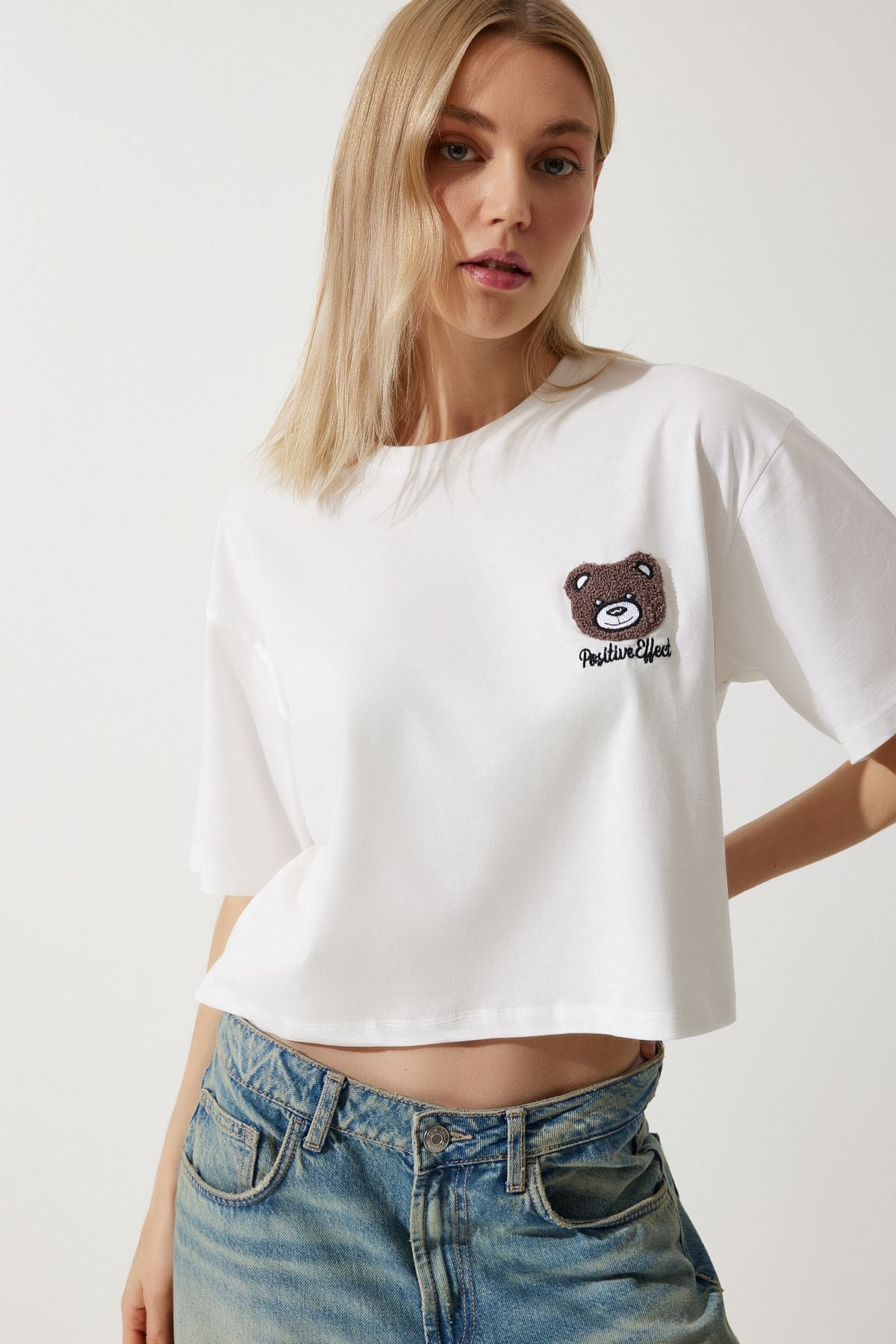 Ekru Ayıcık Armalı Crop Örme T-Shirt HF00456