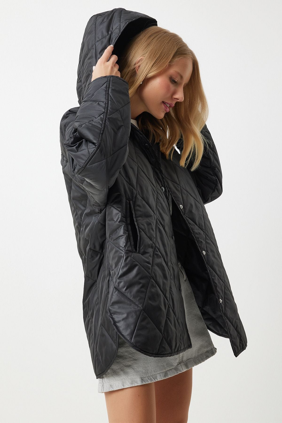 Siyah Kapüşonlu Kapitone Oversize Mont  FN02905