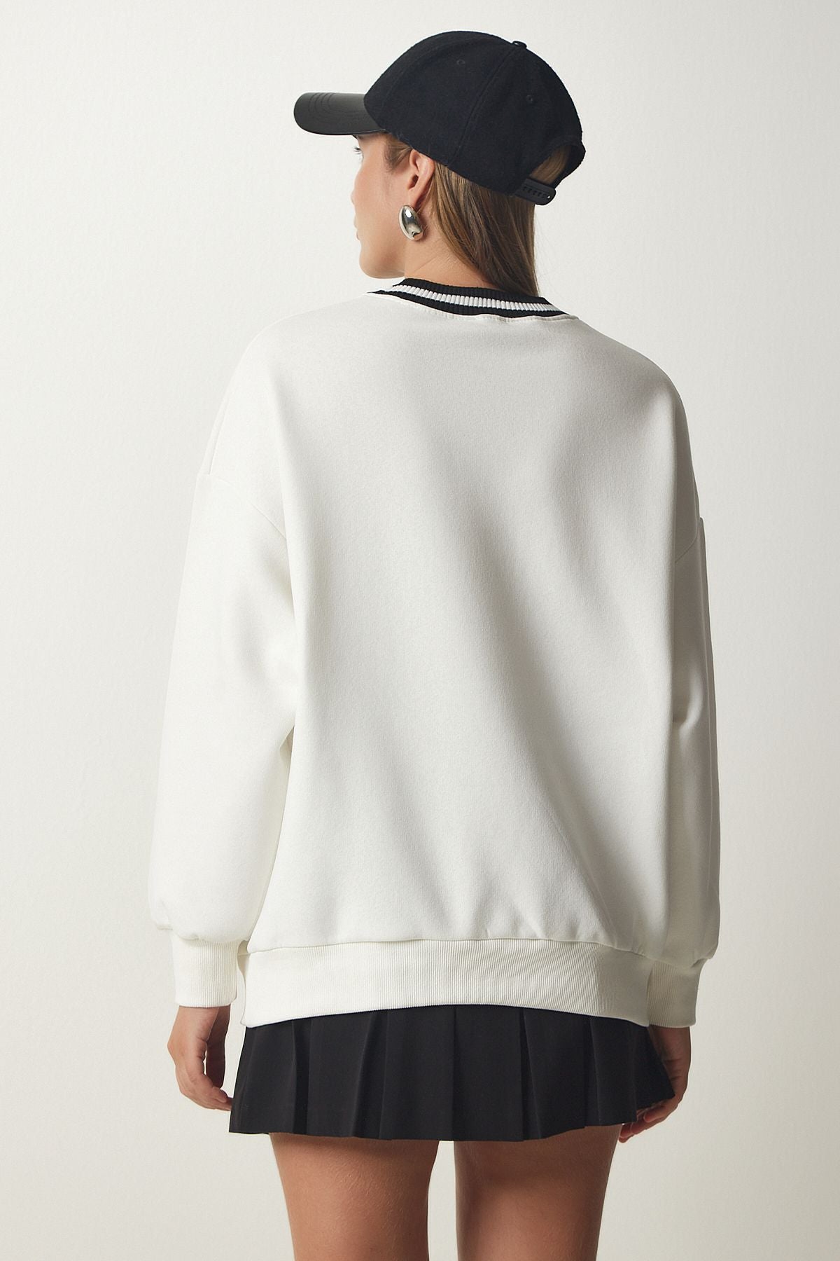 Beyaz Nakışlı Şardonlu Örme Sweatshirt HF00447