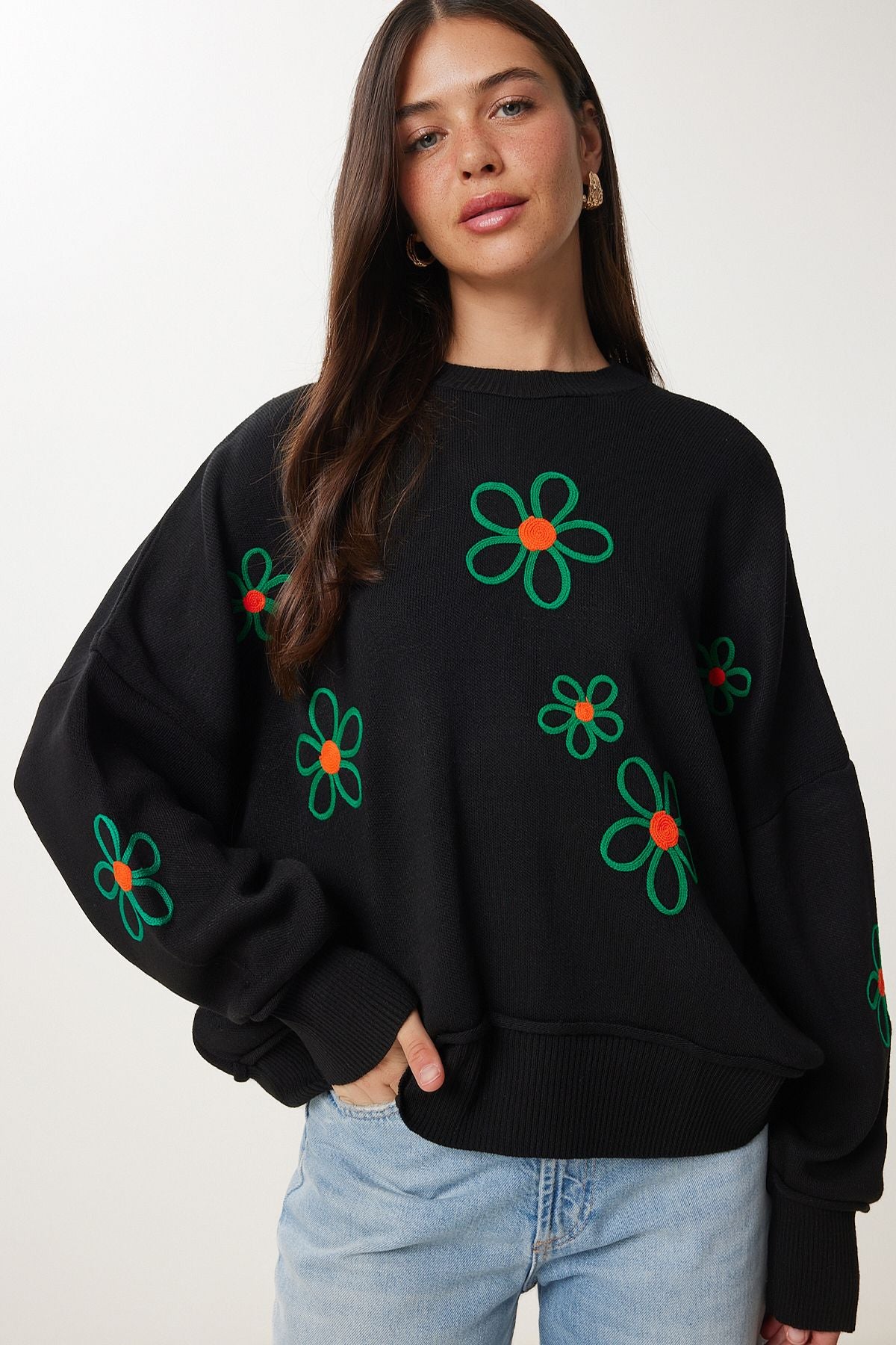 Siyah Çiçek Nakışlı Oversize Triko Kazak DD01262