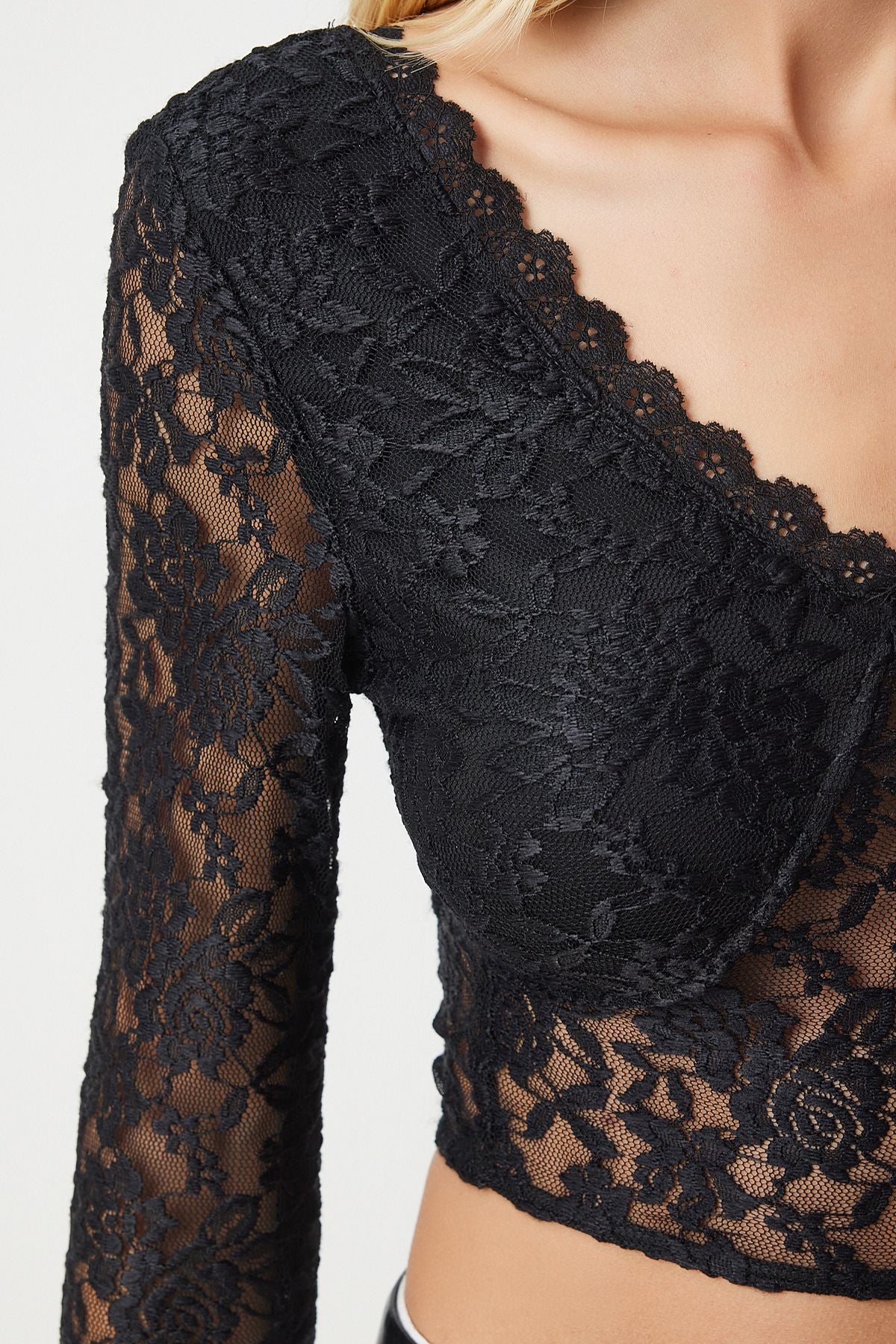 Siyah Dantelli Şık Örme Crop Bluz RG00005