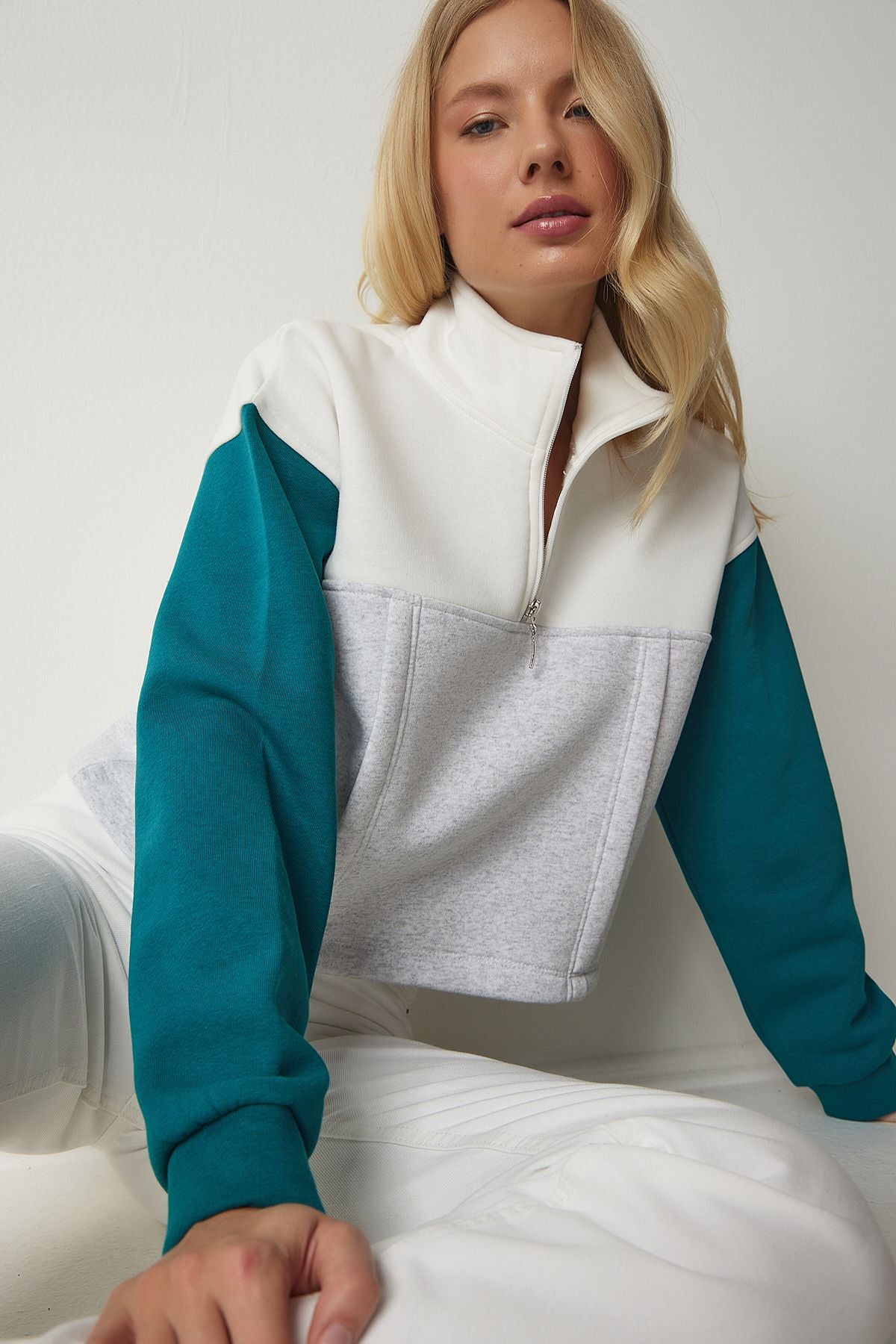 Gri Zümrüt Yeşili Fermuarlı Yaka Şardonlu Örme Crop Sweatshirt NJ00130