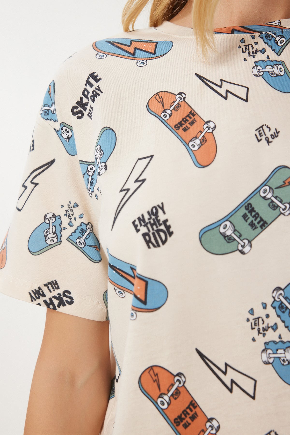 Krem Desenli Şortlu Örme Pijama Takımı XE00002