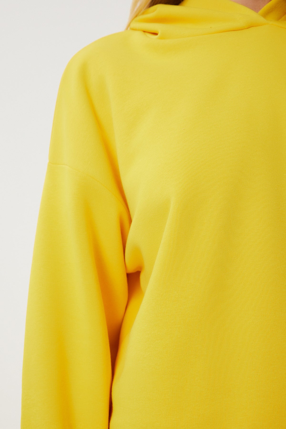 Sarı Kapüşonlu Şardonlu Sweatshirt OW00050
