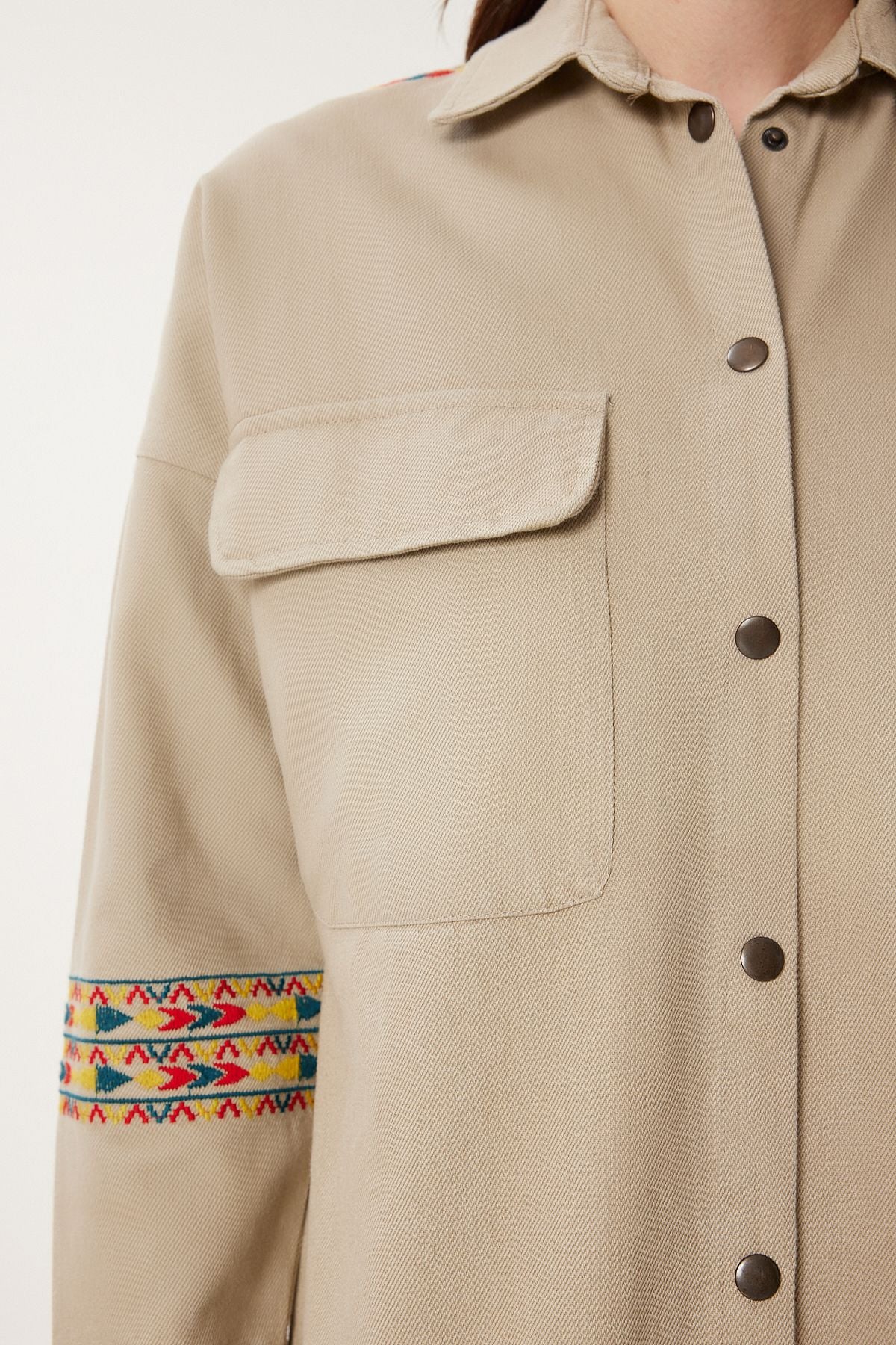 Bej Etnik Nakışlı Oversize Gabardin Gömlek Ceket SA00039
