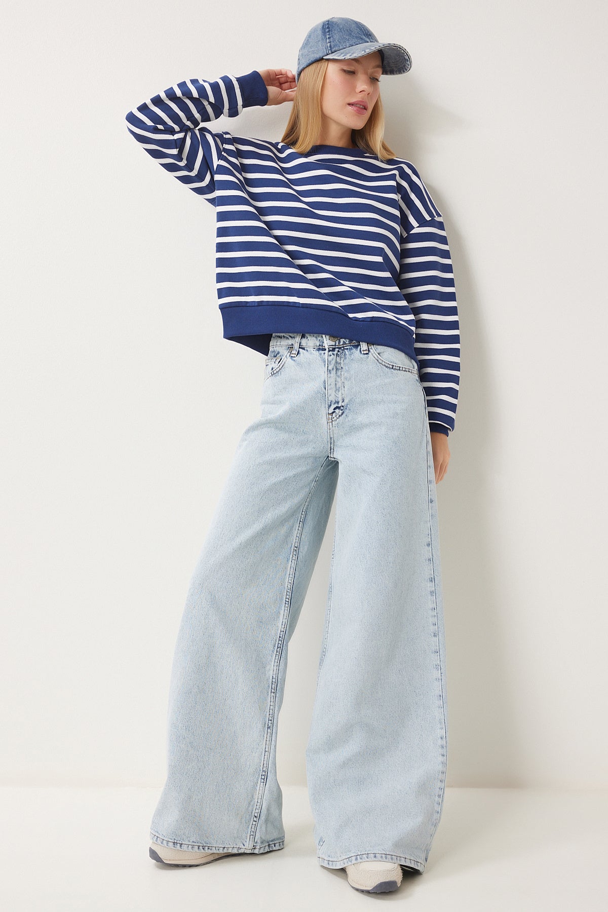 Buz Mavi Orta Bel Geniş Paça Jean FN03413