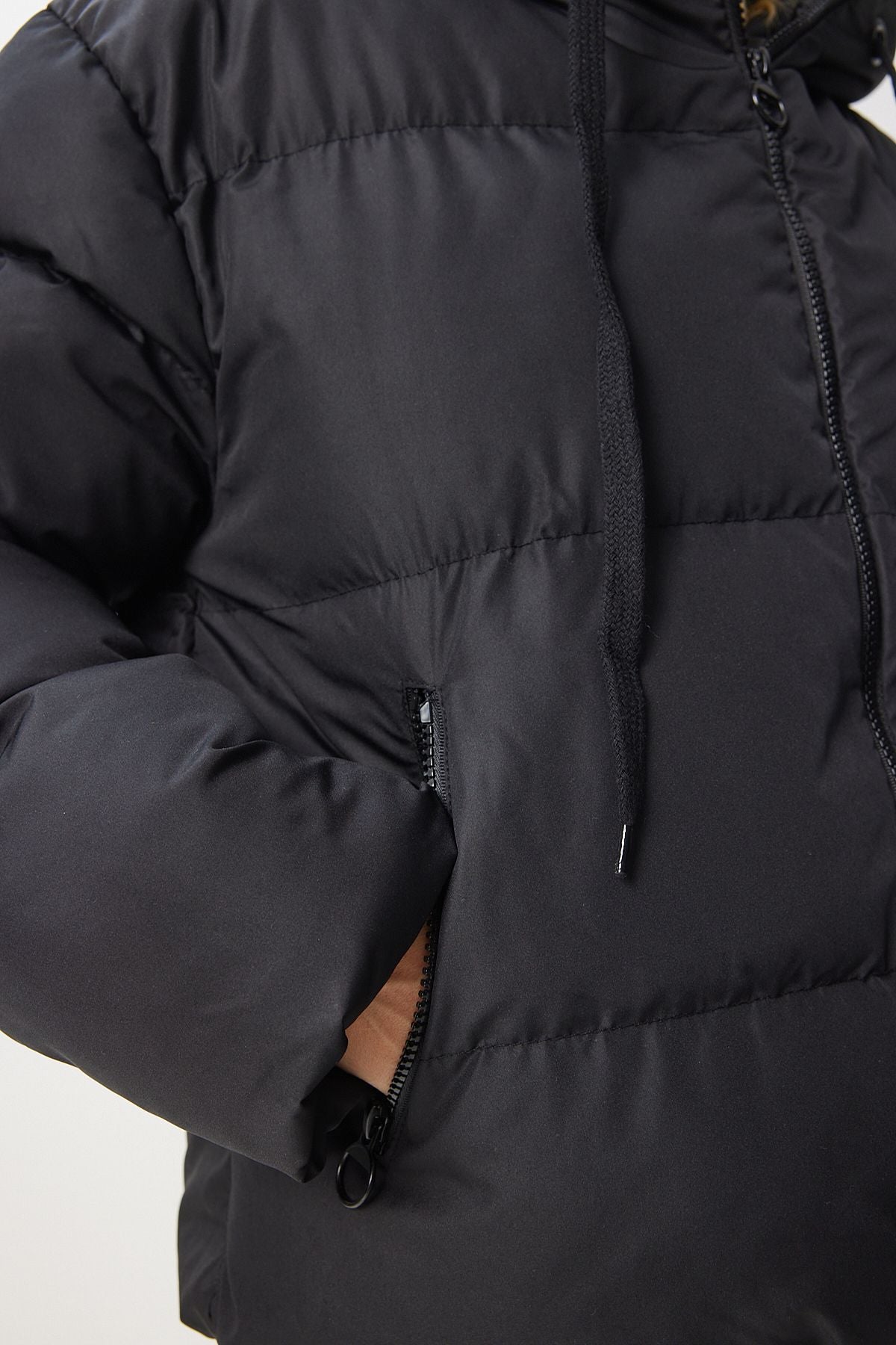 Siyah Kapüşonlu Şişme Mont RV00064