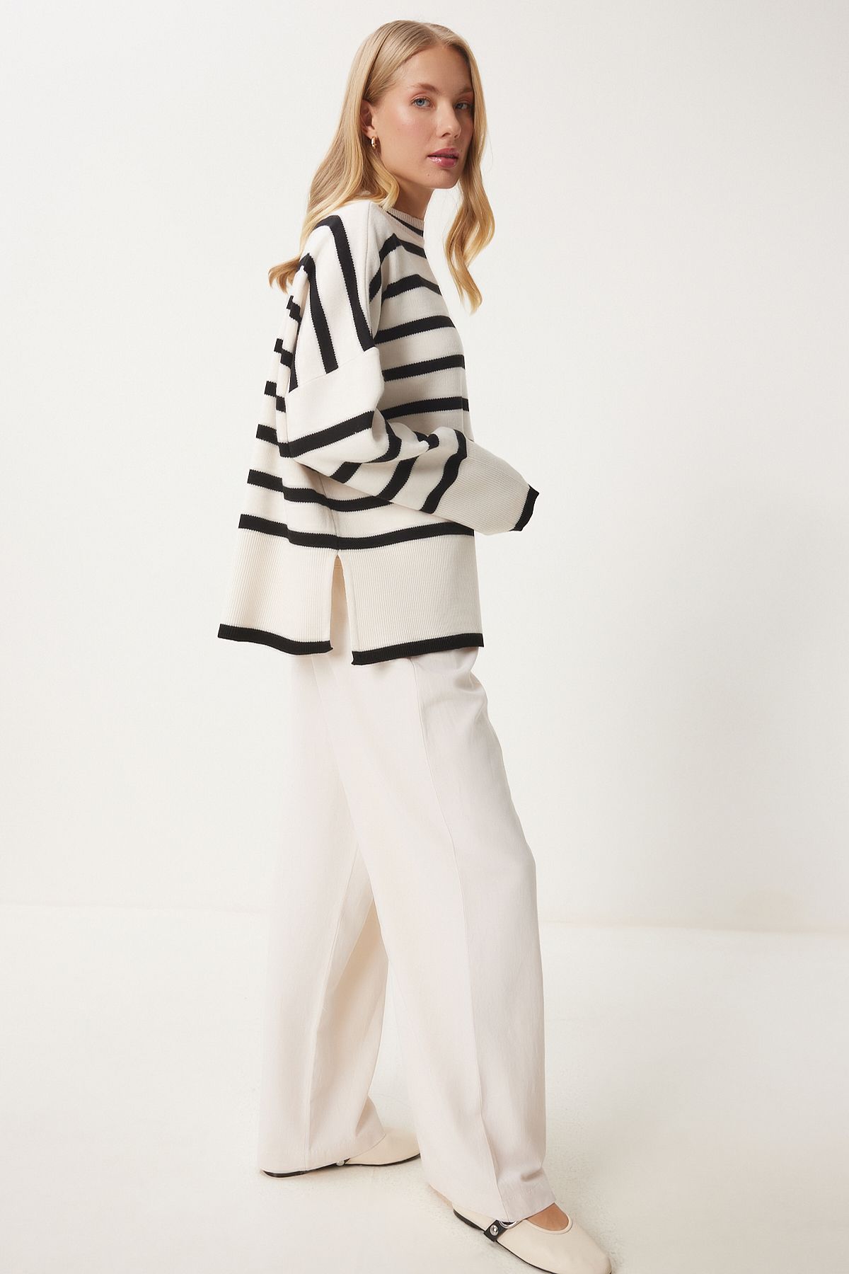 Ekru Siyah Çizgili Oversize Triko Kazak BV00121