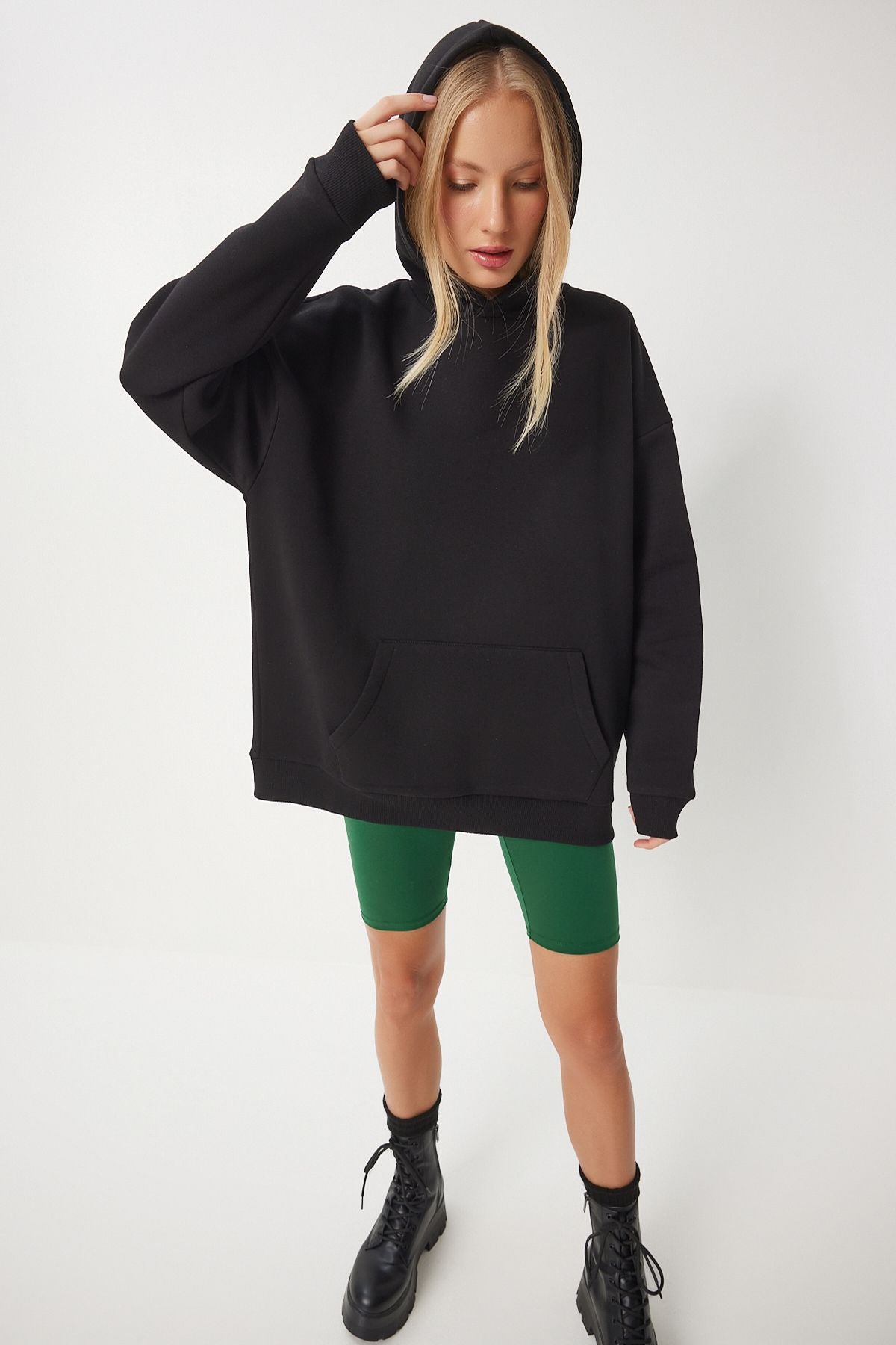 Siyah Kapüşonlu Şardonlu Oversize Sweatshirt OW00048