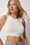 Beyaz Bisiklet Yaka Yazlık Crop Triko Bluz ER00050