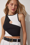 Siyah Beyaz Cut Out Detaylı Crop Triko Bluz US00898