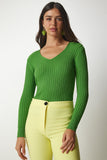 Açık Yeşil V Yaka Fitilli Basic Bluz BV00096