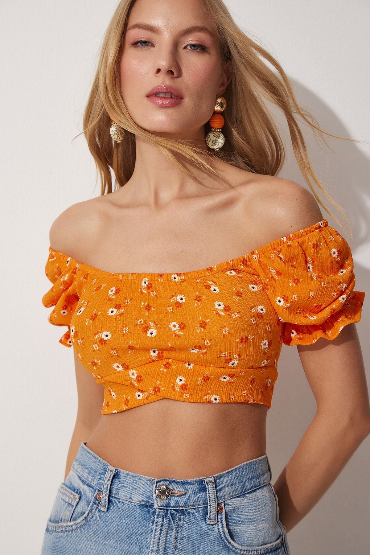 Çiçekli Carmen Yaka Crop Örme Bluz