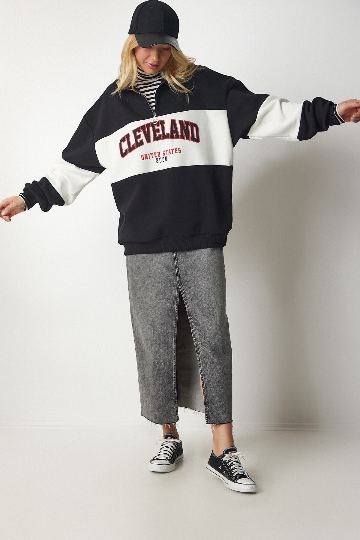 Siyah Beyaz Blok Renkli Baskılı Oversize Sweatshirt HF00439