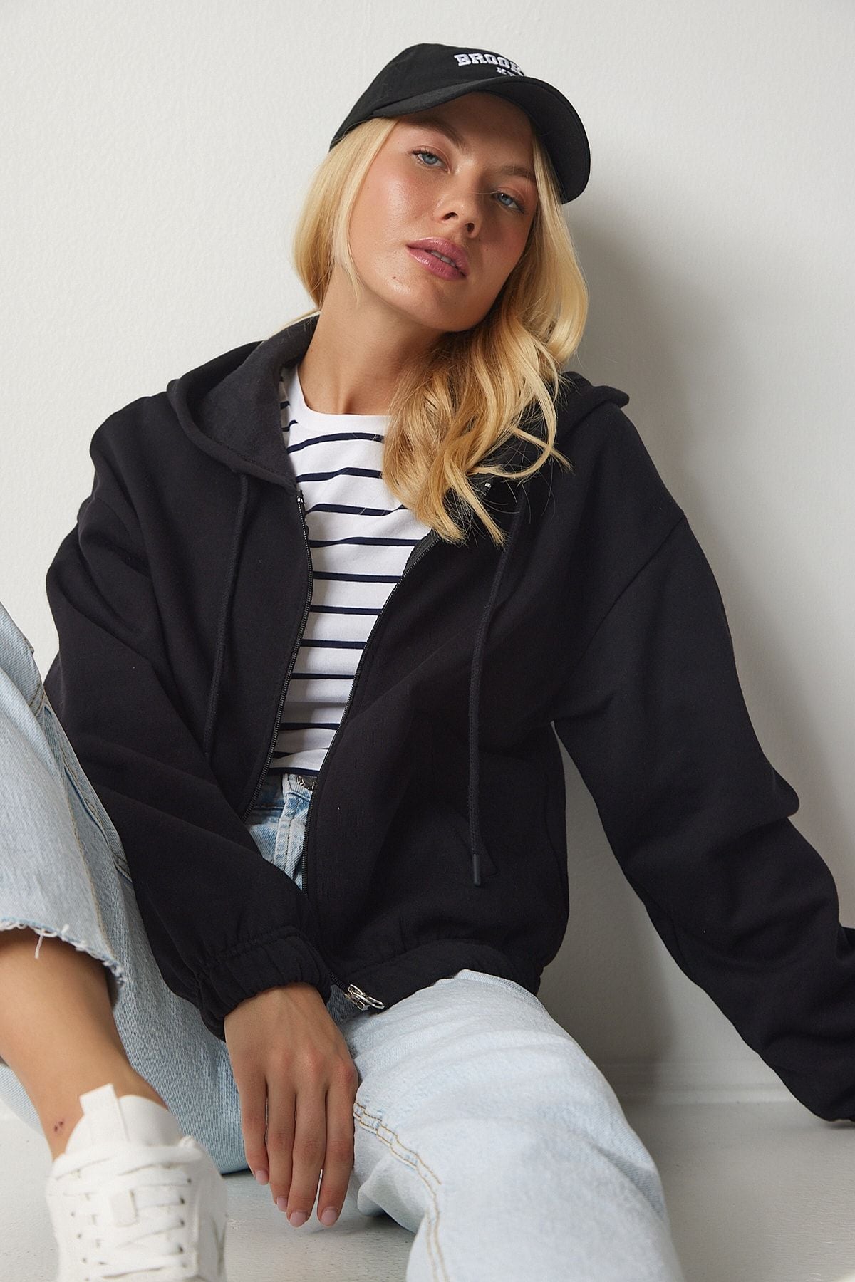 Siyah Kapüşonlu Şardonlu Sweatshirt UB00127