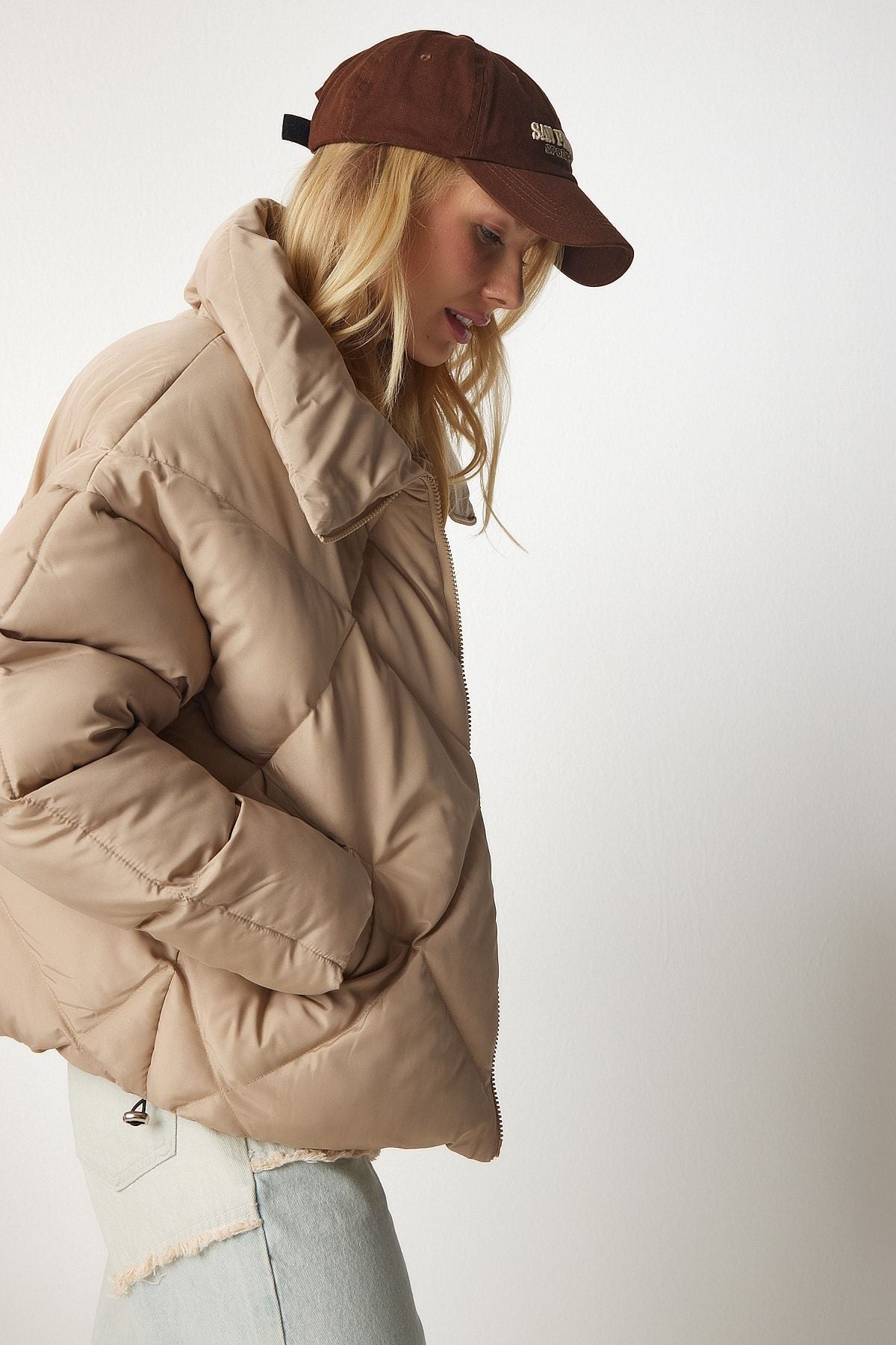 Bej Balıkçı Yaka Oversize Şişme Mont HK00028