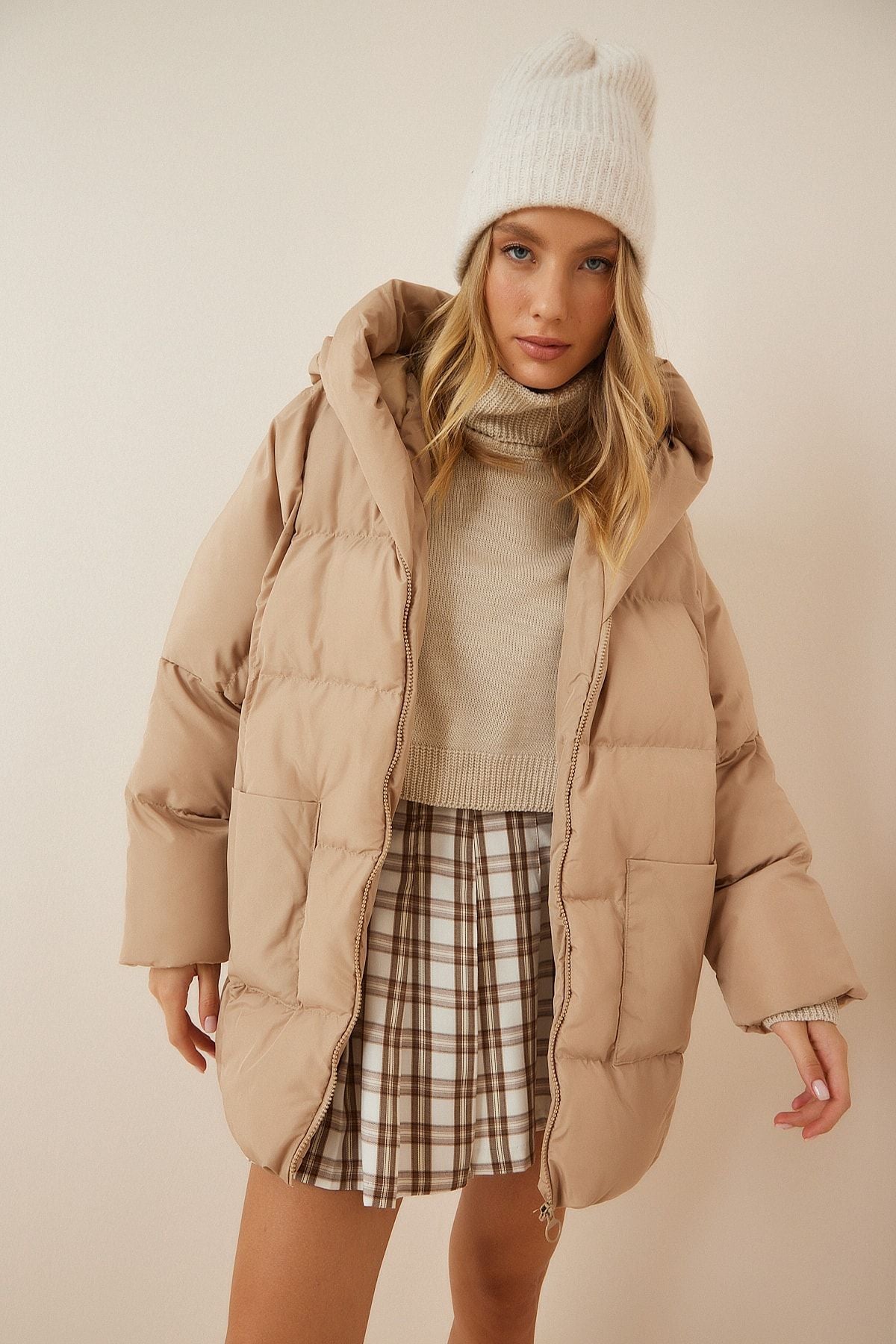 Krem Kapüşonlu Oversize Şişme Mont RV00002