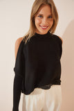 Siyah Cut Out Detaylı Oversize Triko Kazak AS00015