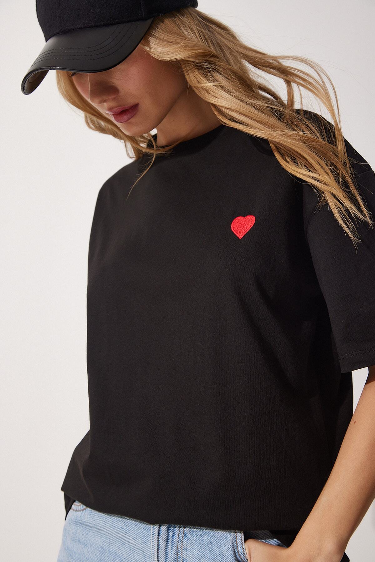 Siyah Kalp Nakışlı Pamuklu Oversize T-Shirt CR00405