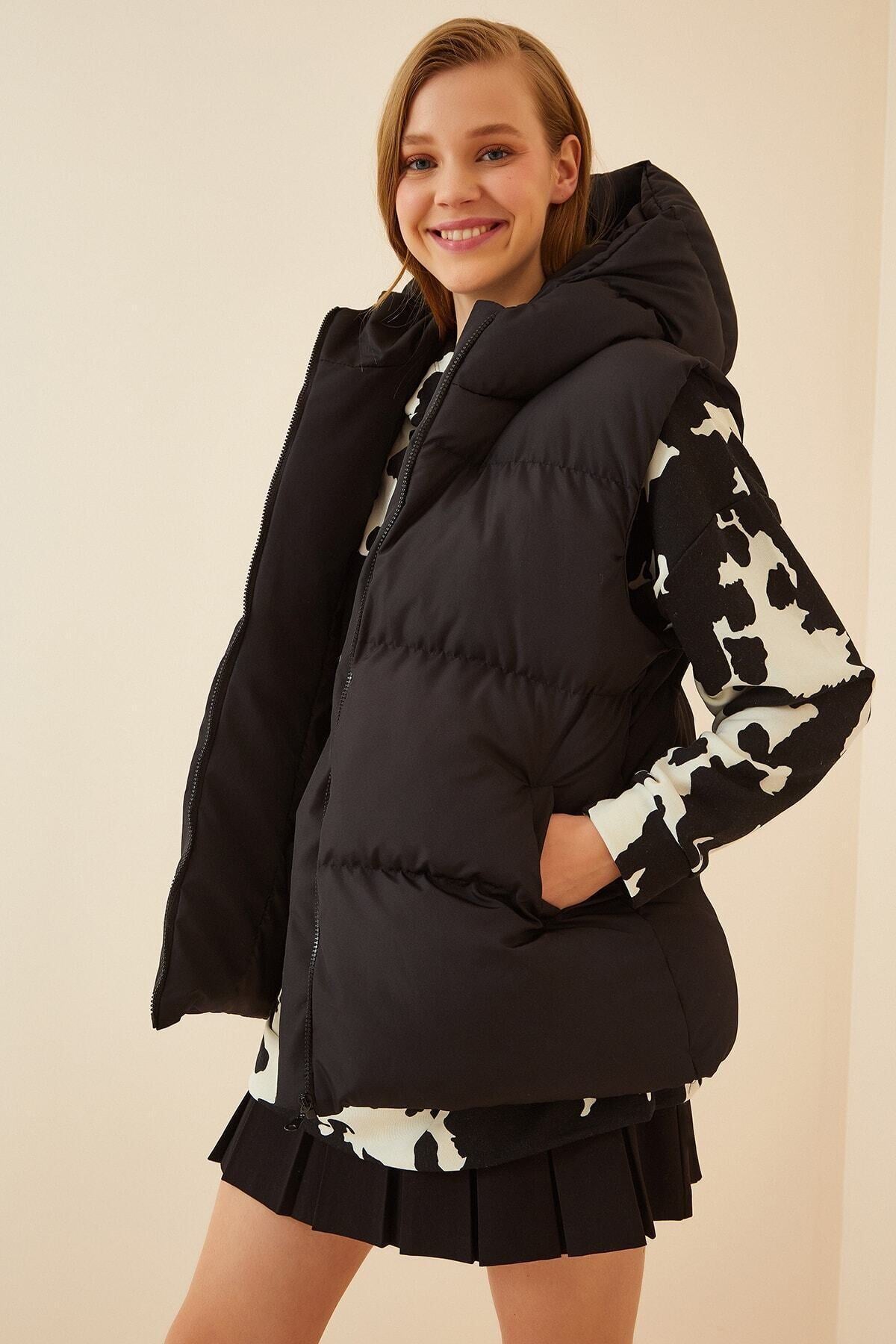 Siyah Kapüşonlu Oversize Şişme Yelek MK00176