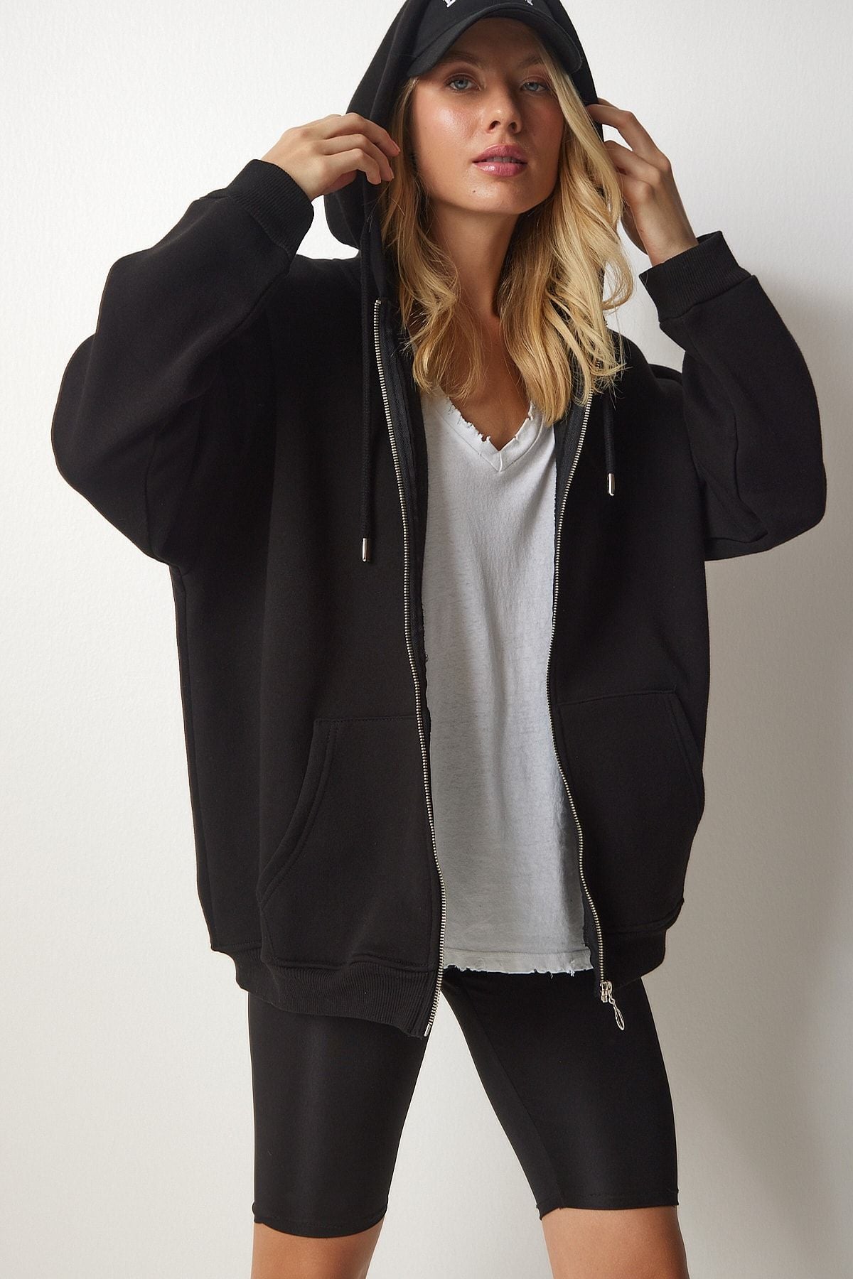 Siyah Kapüşonlu Fermuarlı Oversize Sweatshirt UB00124