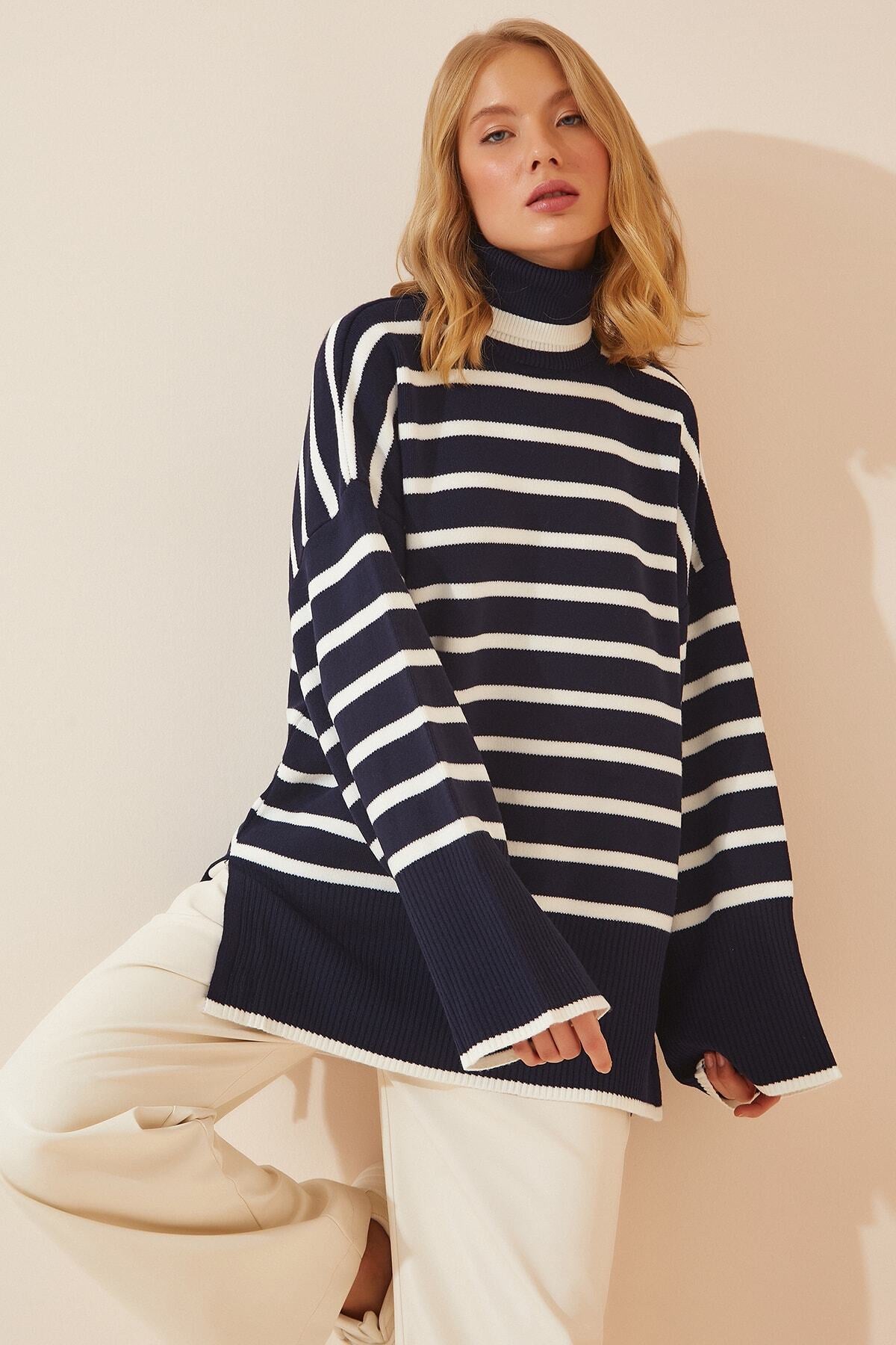Lacivert Beyaz Boğazlı Çizgili Oversize Triko Kazak  US00709