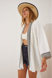 Beyaz Nakış İşlemeli Krinkıl Kimono DD01101