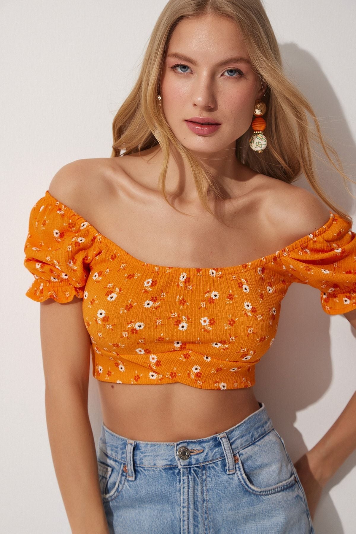 Çiçekli Carmen Yaka Crop Örme Bluz