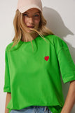 Yeşil Kalp Nakışlı Pamuklu Oversize T-Shirt CR00405