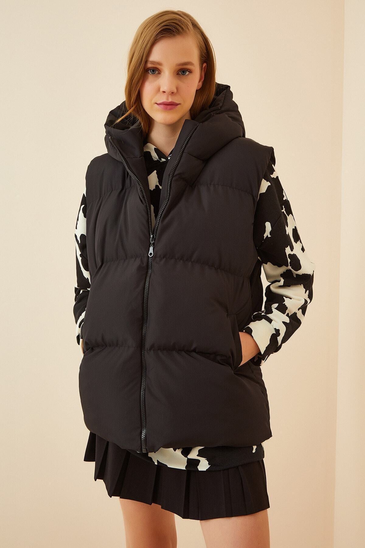 Siyah Kapüşonlu Oversize Şişme Yelek MK00176