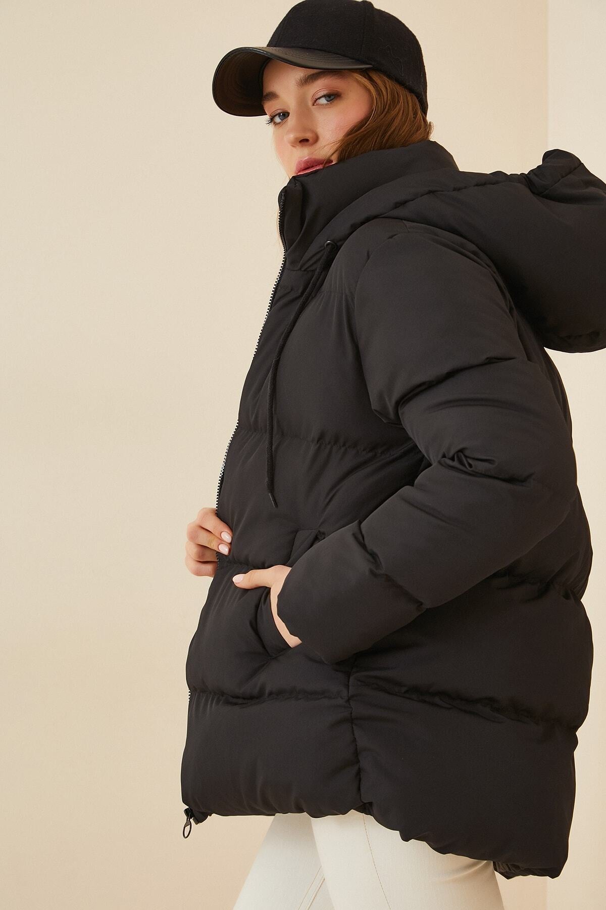 Siyah Kapüşonlu Oversize Şişme Mont RV00001