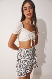 Beyaz Keten Karışımlı Büzgülü Crop Bluz BV00065