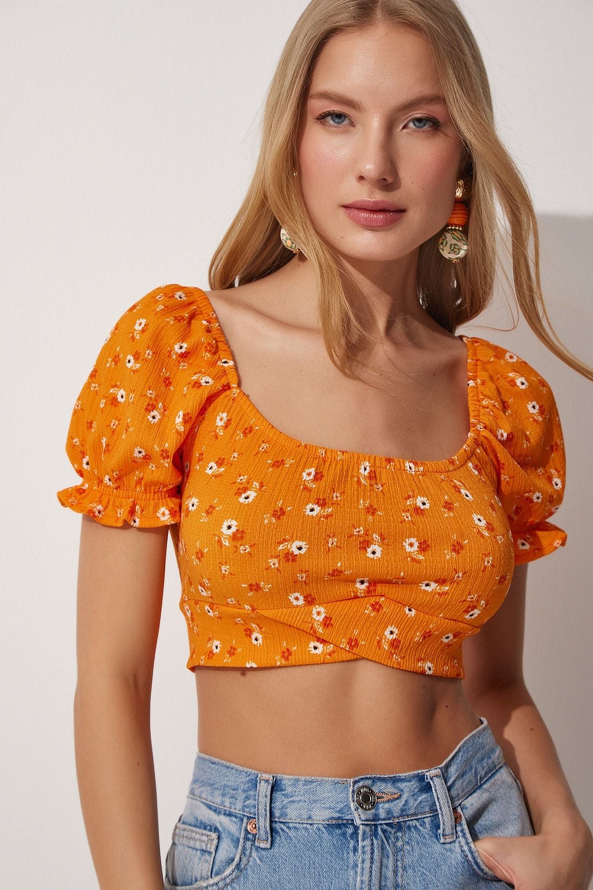 Çiçekli Carmen Yaka Crop Örme Bluz