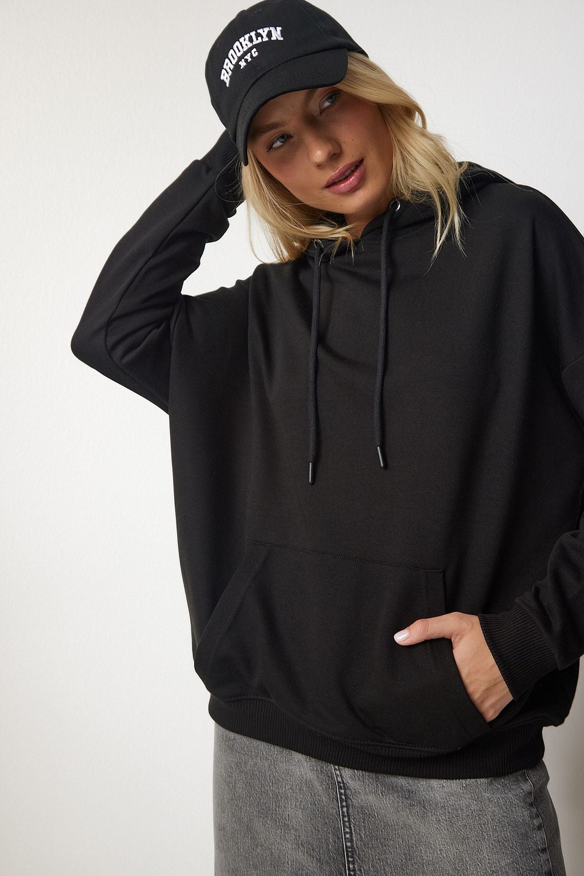 Siyah Kapüşonlu Cepli Basic Sweatshirt SM00152