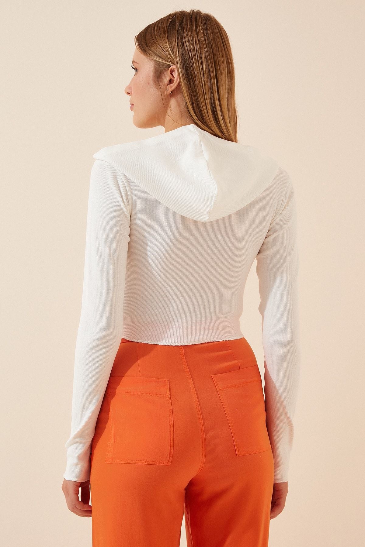 Beyaz Kapüşonlu Fermuarlı Crop Sweatshirt YK00011