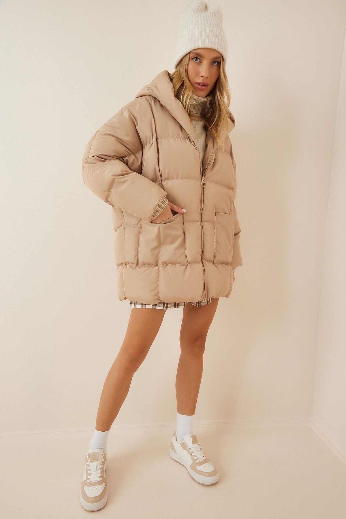 Krem Kapüşonlu Oversize Şişme Mont RV00002