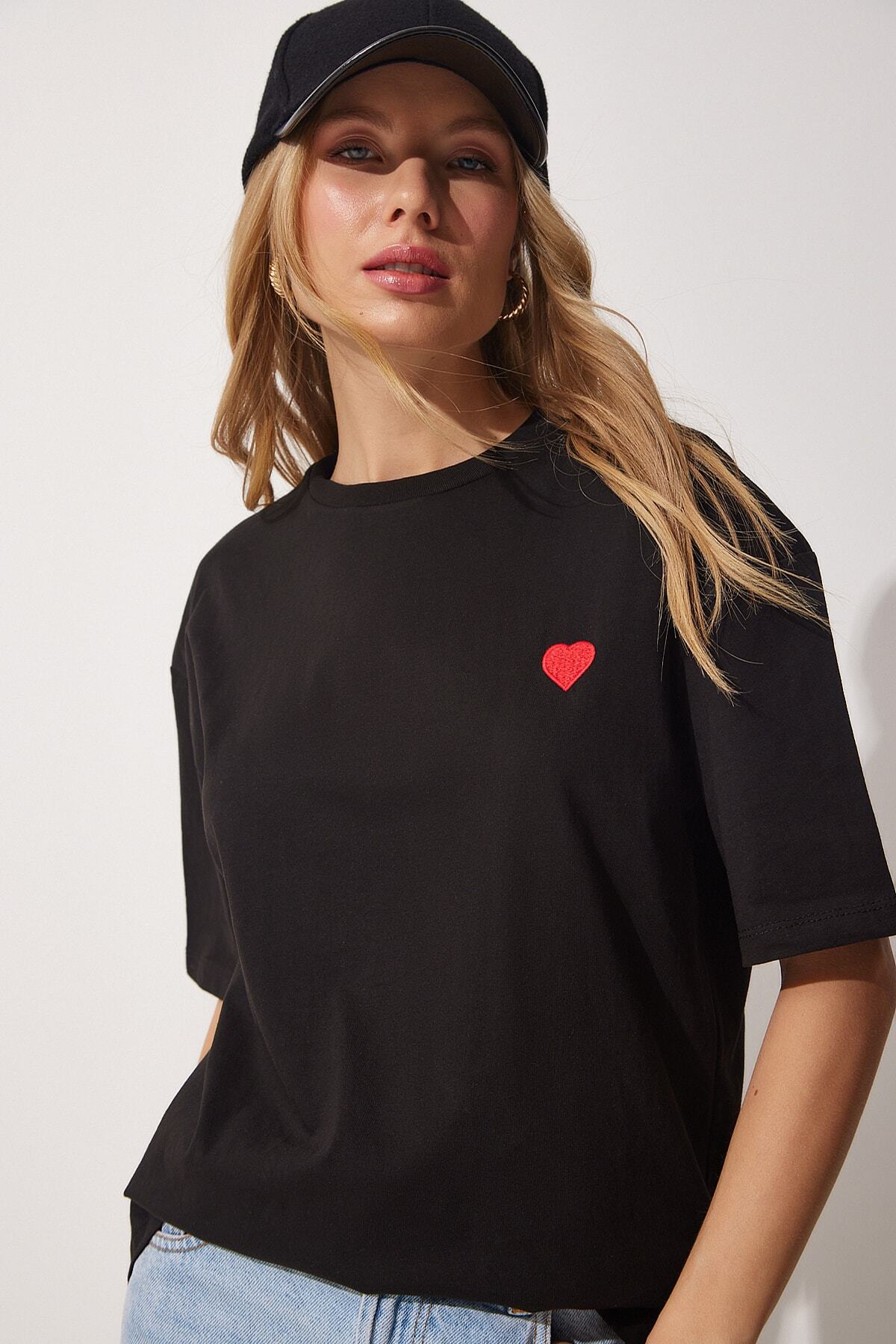 Siyah Kalp Nakışlı Pamuklu Oversize T-Shirt CR00405