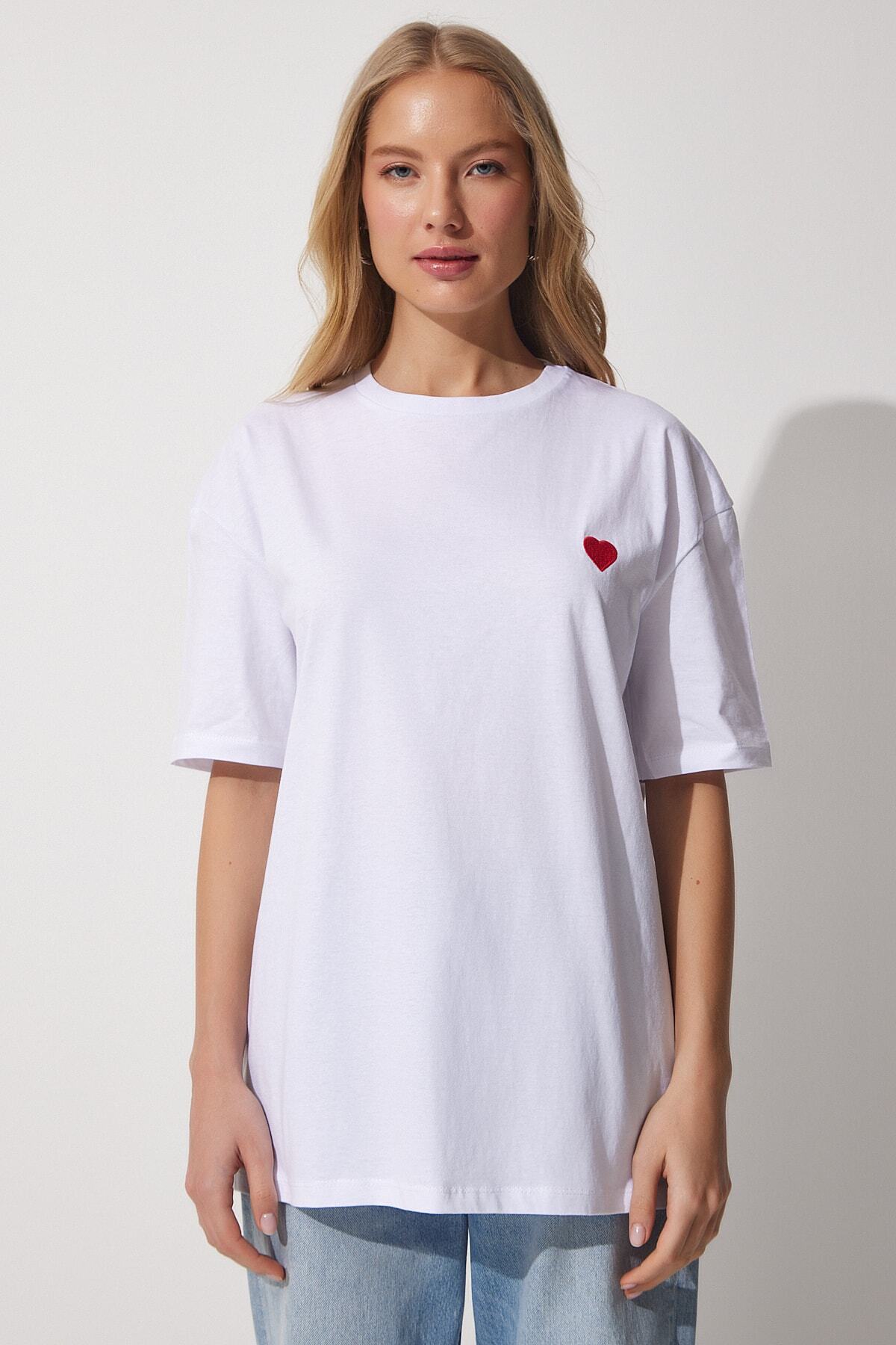 Beyaz Kalp Nakışlı Pamuklu Oversize T-Shirt CR00405