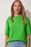 Yeşil Kalp Nakışlı Pamuklu Oversize T-Shirt CR00405
