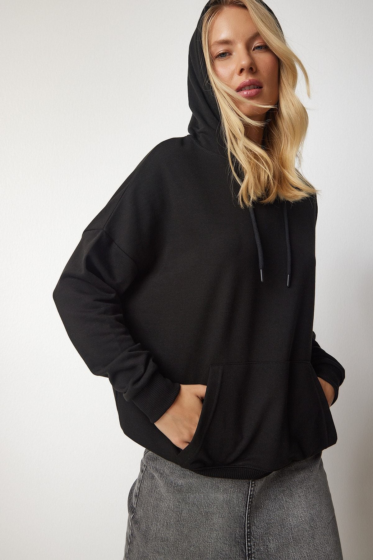 Siyah Kapüşonlu Cepli Basic Sweatshirt SM00152