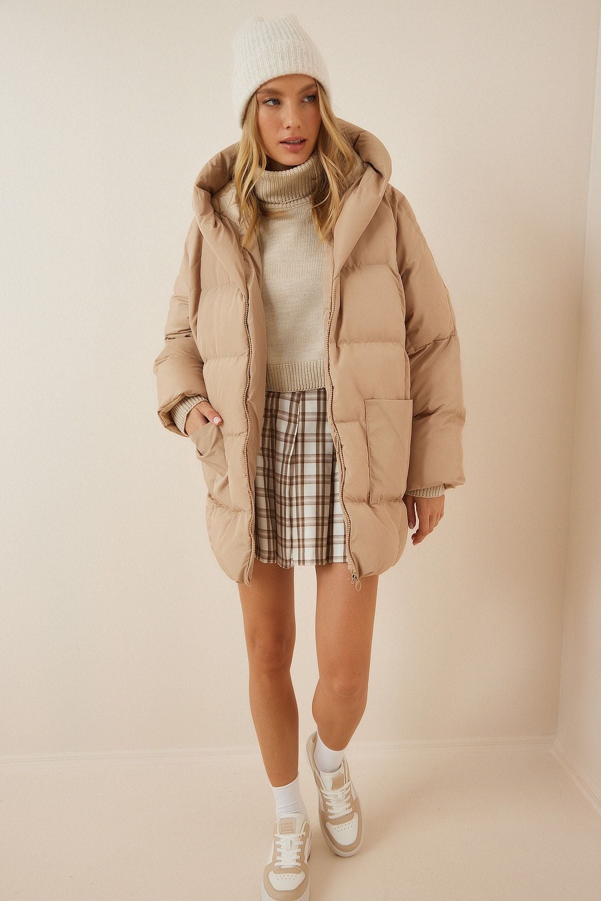 Krem Kapüşonlu Oversize Şişme Mont RV00002