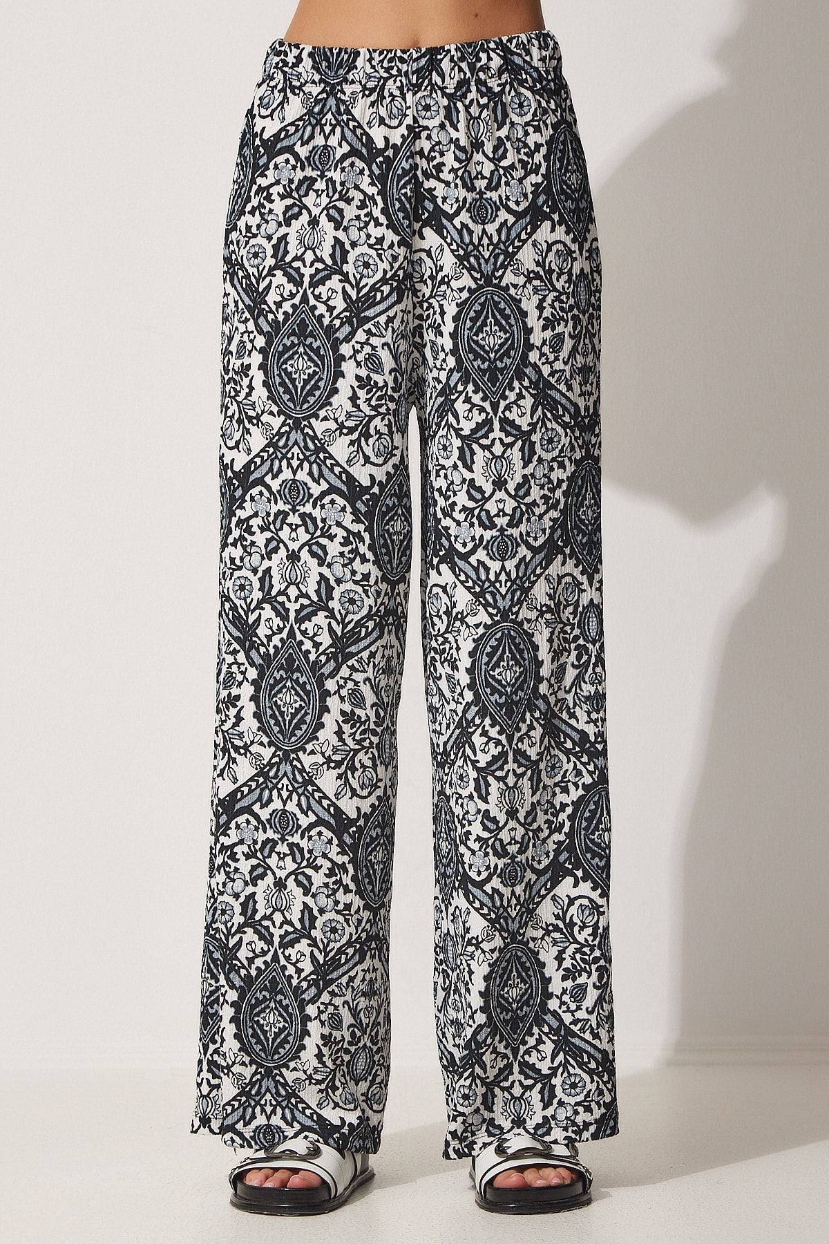 Siyah Beyaz Desenli Bluz Bol Pantolon Takım MC00161