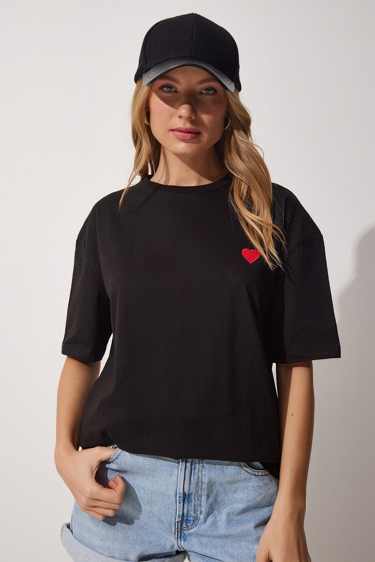 Siyah Kalp Nakışlı Pamuklu Oversize T-Shirt CR00405