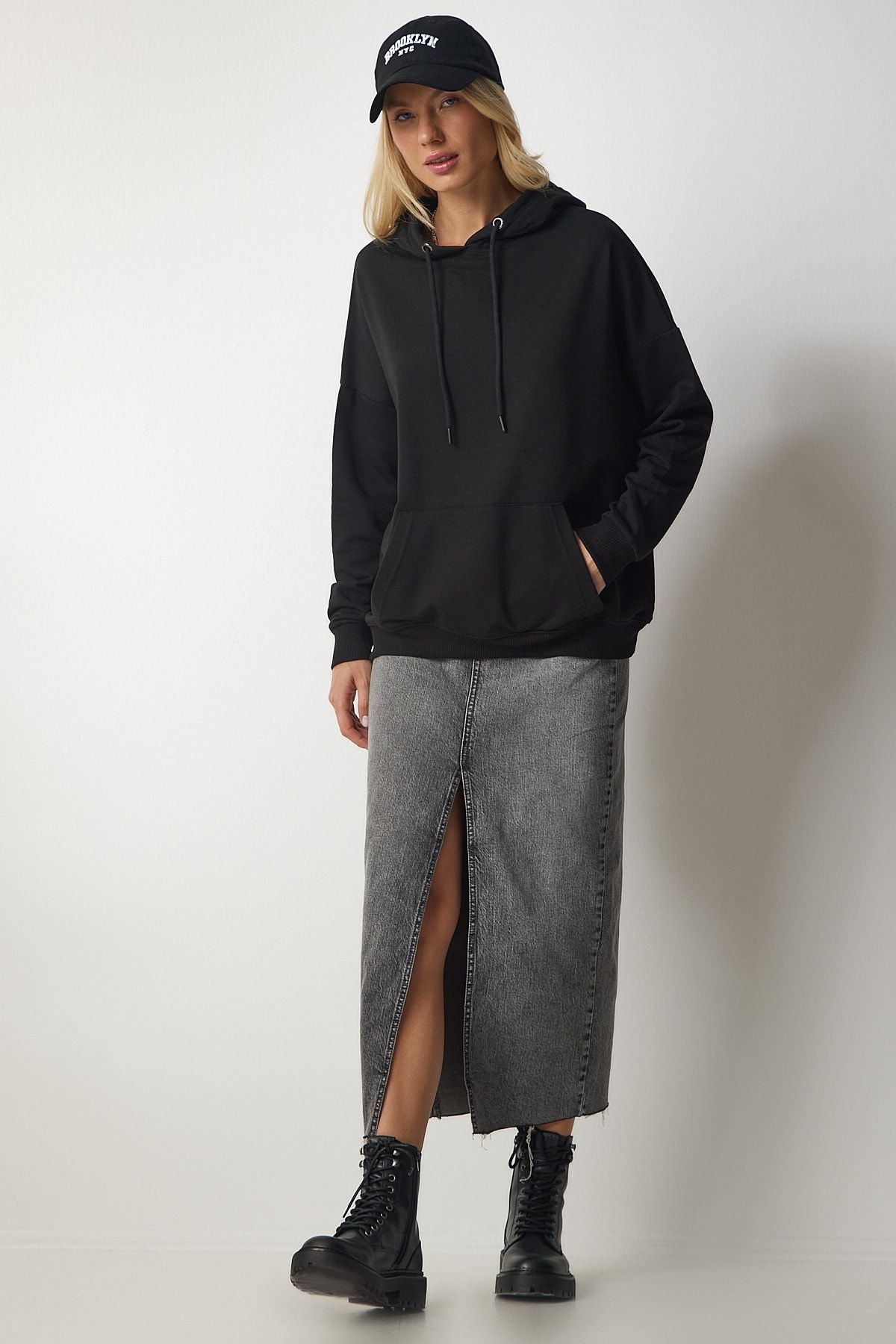 Siyah Kapüşonlu Cepli Basic Sweatshirt SM00152