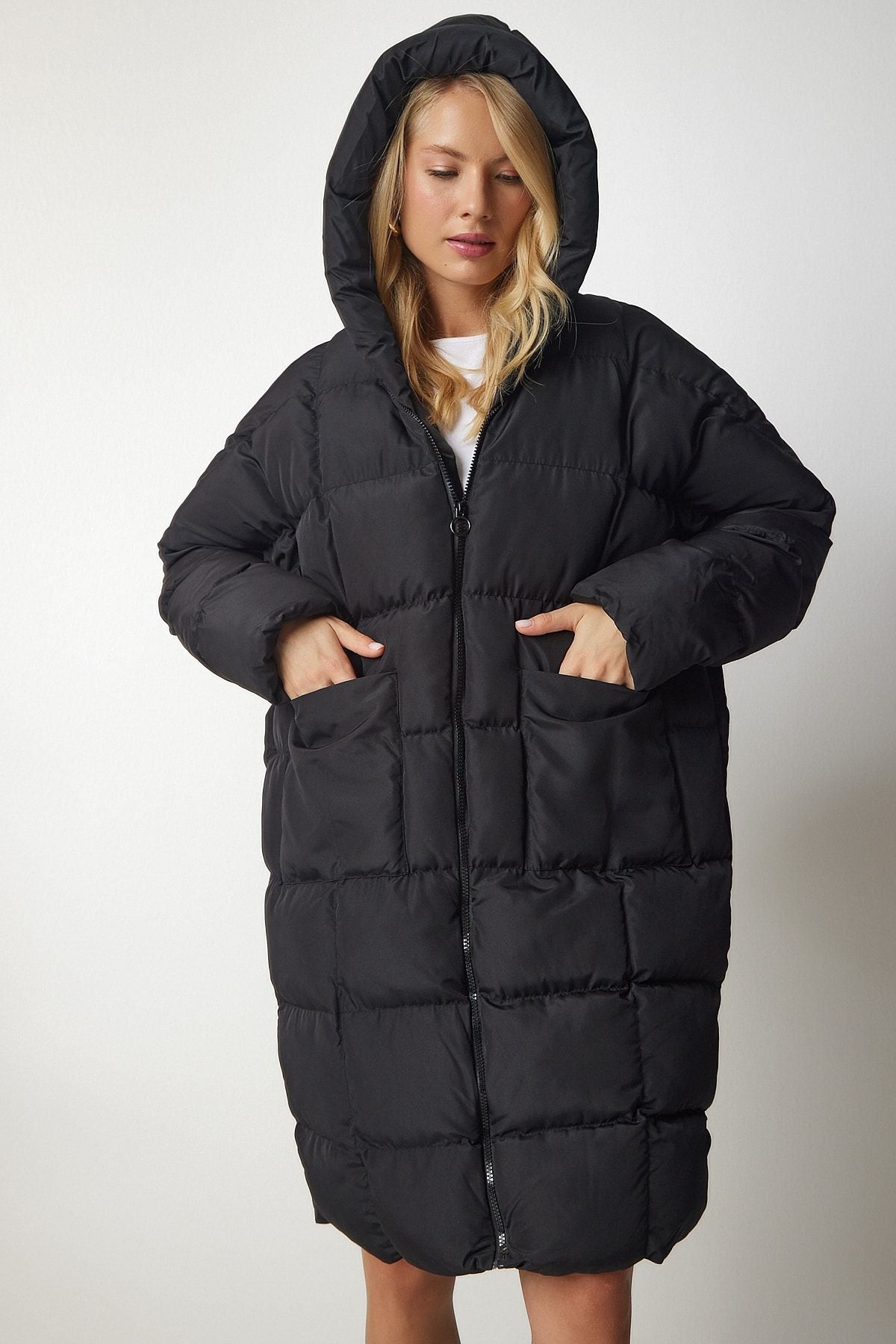Siyah Kapüşonlu Oversize Şişme Kaban HK00027
