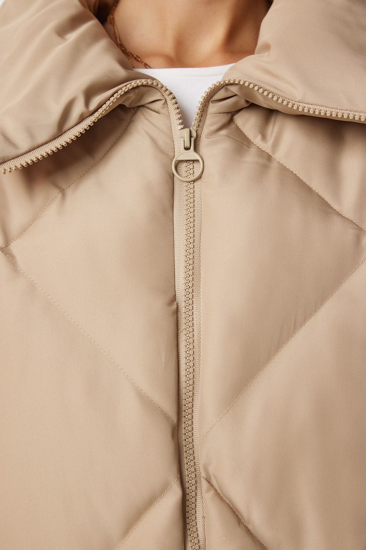 Bej Balıkçı Yaka Oversize Şişme Mont HK00028